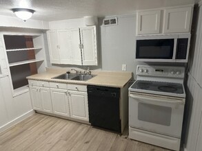 2025 Emporia St-Unit -B in Aurora, CO - Building Photo - Building Photo