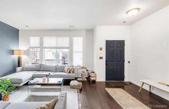 571 S Mobile Pl in Aurora, CO - Building Photo - Building Photo