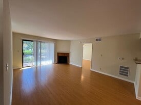 430 S Niagara St in Burbank, CA - Building Photo