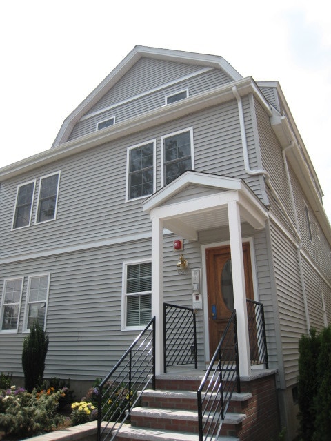 220 Massachusetts Ave, Unit 2 in Arlington, MA - Building Photo - Building Photo