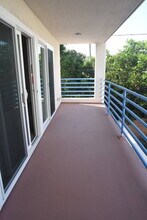 6150 S Pacific Coast Hwy in Redondo Beach, CA - Foto de edificio - Building Photo