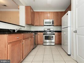 4850 Eisenhower Ave in Alexandria, VA - Building Photo
