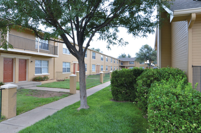 Village Park Apartments in Amarillo, TX - Building Photo - Building Photo