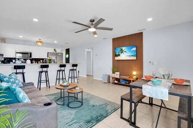 8615 44th Avenue Dr W in Bradenton, FL - Building Photo - Building Photo