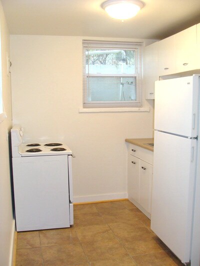 4947 Charlemar Dr-Unit -B in Cincinnati, OH - Building Photo - Building Photo