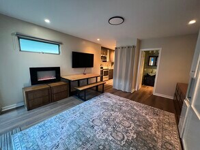 835 N Kenter Ave in Los Angeles, CA - Building Photo - Building Photo