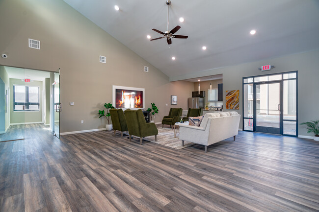 Belmond Flats in Louisville, KY - Building Photo - Interior Photo