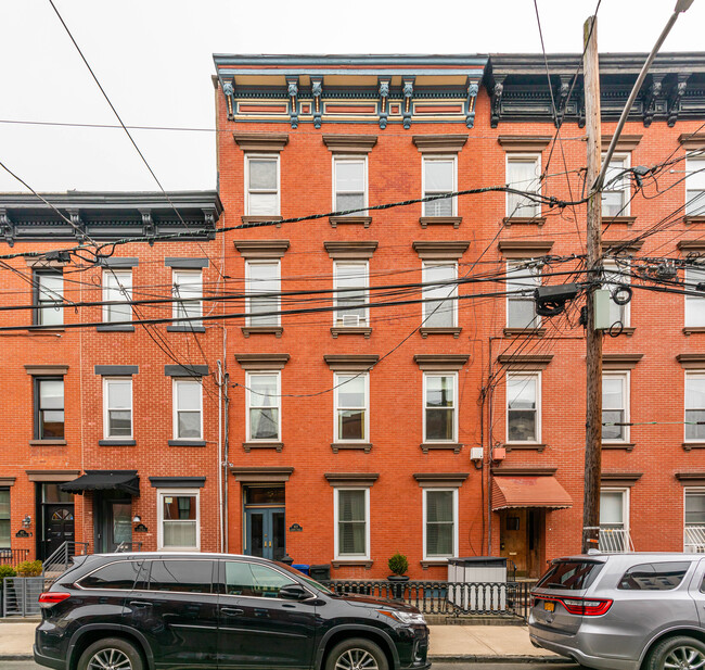 813 Garden St in Hoboken, NJ - Building Photo - Building Photo