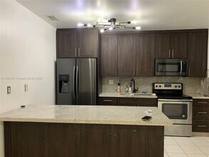 3298 W 70th St in Hialeah, FL - Building Photo - Building Photo
