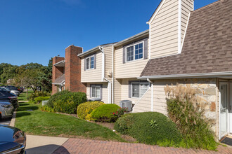 The Shores at Lake Point in Middle Island, NY - Building Photo - Building Photo