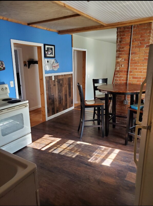 property at 106 Hampshire St