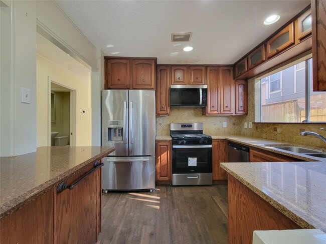 6215 Francis Marion Dr in Houston, TX - Building Photo - Building Photo