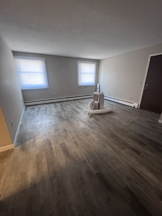 11 Glen St NW, Unit 8 in Hutchinson, MN - Building Photo