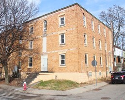 5825 E Liberty Blvd in Pittsburgh, PA - Building Photo