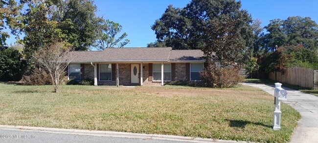 property at 2724 Lexington Dr