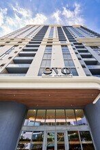 EVO APARTMENTS in St. Petersburg, FL - Foto de edificio - Building Photo