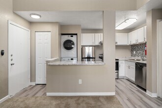 Vista Del Sol Apartments in Albuquerque, NM - Building Photo - Building Photo