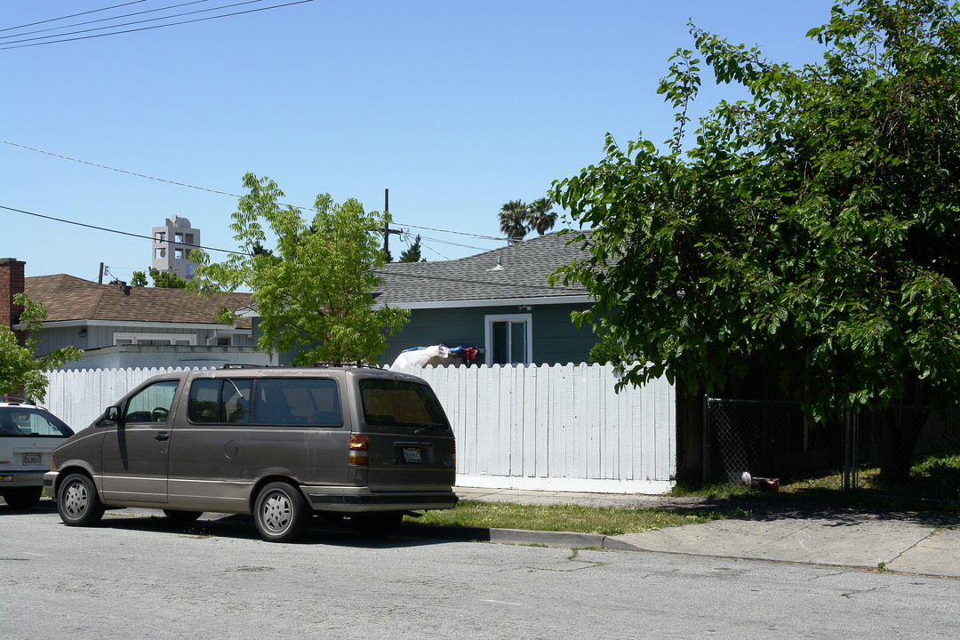 981-983 8th Ave in Redwood City, CA - Building Photo