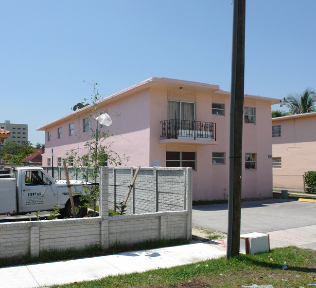 1628 NW 16th St in Miami, FL - Building Photo - Building Photo