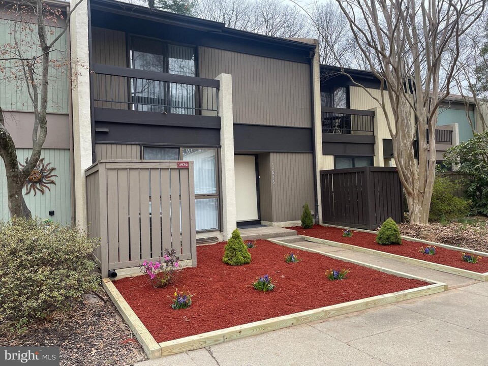 11636 Newbridge Ct in Reston, VA - Building Photo