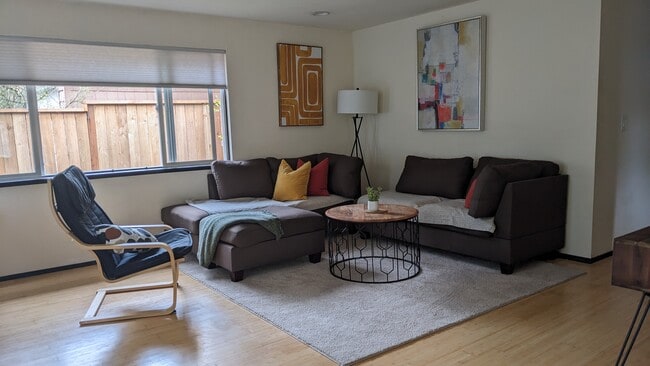 1524 NE Junior St in Portland, OR - Foto de edificio - Building Photo