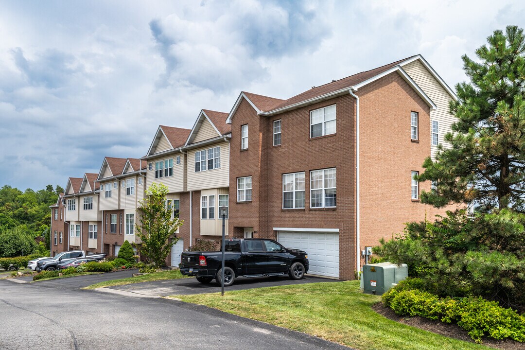 Pleasant View Estates in Pittsburgh, PA - Building Photo