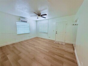 6701 NE Miami Pl in Miami, FL - Building Photo - Building Photo