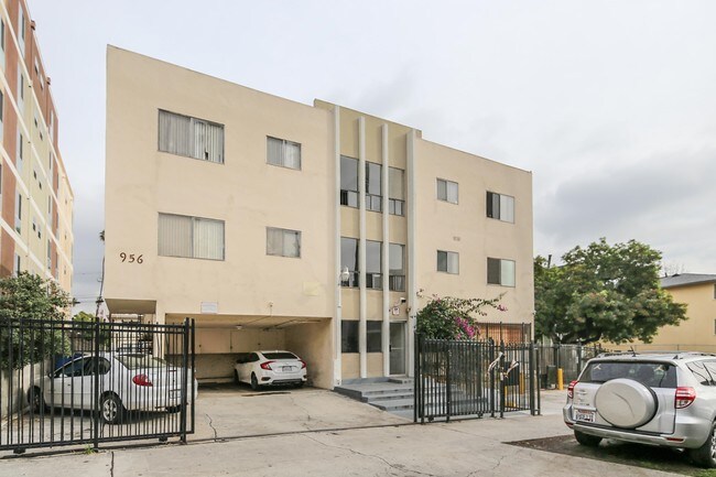 956 Elden Ave in Los Angeles, CA - Building Photo - Building Photo