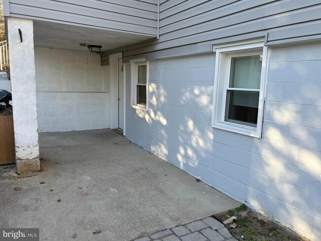 property at 2851 New Windsor Rd