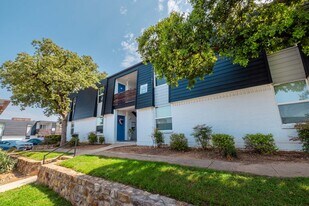 531 Bedford Rd, Unit 135 in Bedford, TX - Building Photo