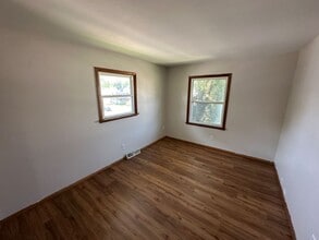 343 W Newhall Ave. (8 Unit) in Waukesha, WI - Building Photo - Interior Photo