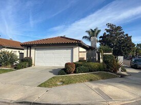 4765 Mayten Ct in Oceanside, CA - Building Photo