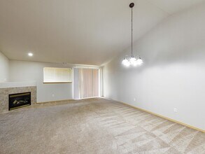 12110-12110 117th Ave Ct E in Puyallup, WA - Foto de edificio - Building Photo