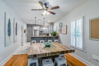 1003 E 39th St in Austin, TX - Building Photo - Building Photo
