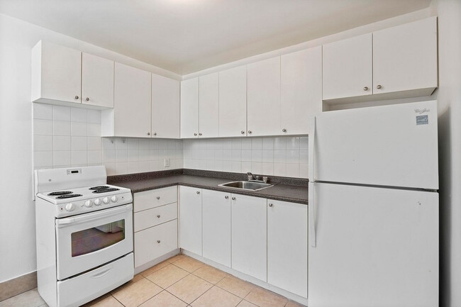 2903 St Clair Ave E in Toronto, ON - Building Photo - Building Photo