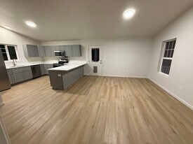 8460-8460 N Palmer Fishhook Rd in Palmer, AK - Building Photo