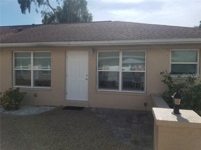 property at 6 Manor Ct