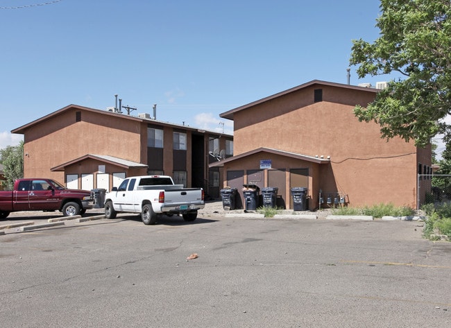 245 Charleston St NE in Albuquerque, NM - Building Photo - Building Photo