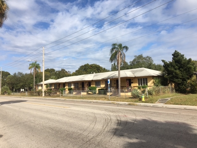 2318 4th St S in St. Petersburg, FL - Building Photo