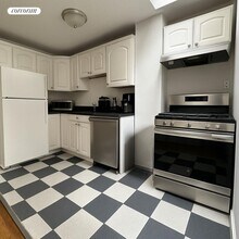 349 W 30th St in New York, NY - Building Photo - Building Photo