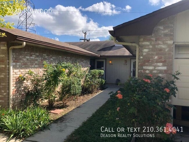 7220 Rimwood St in Live Oak, TX - Building Photo - Building Photo