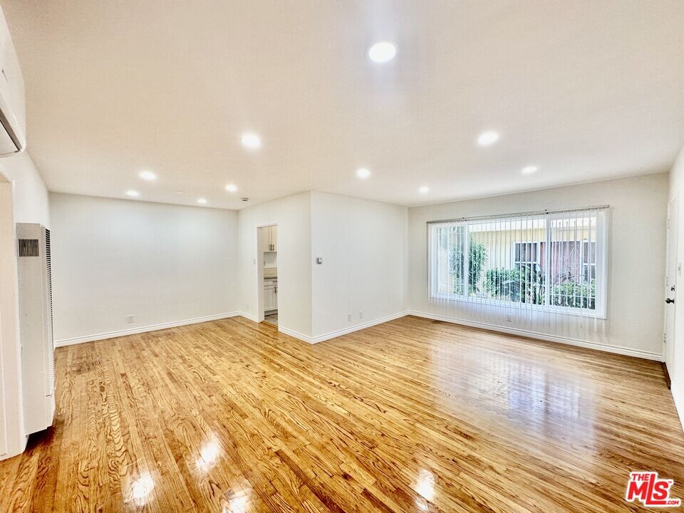 1108 S Sherbourne Dr in Los Angeles, CA - Building Photo