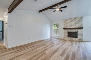1306 Glenda Dr in Round Rock, TX - Building Photo