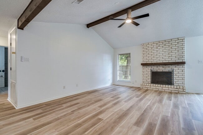 1306 Glenda Dr