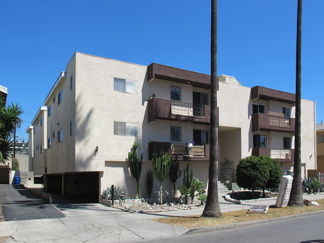 7259 Willoughby Ave in Los Angeles, CA - Building Photo - Building Photo