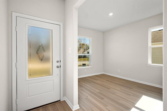 10383 Red Cardinal Dr in Cleveland, TX - Building Photo - Building Photo