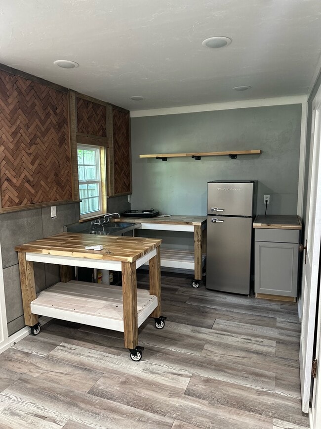property at 1203 S Husband St