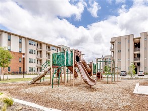 Sterlingshire in Dallas, TX - Building Photo - Building Photo