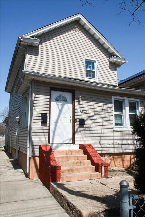 175-07 137th Ave in Queens, NY - Building Photo