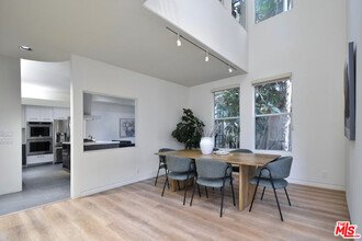 1701 N Beverly Dr in Beverly Hills, CA - Building Photo - Building Photo